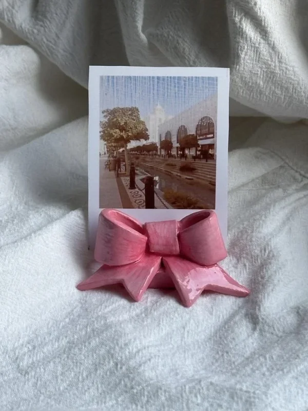 Pookie photo stand
