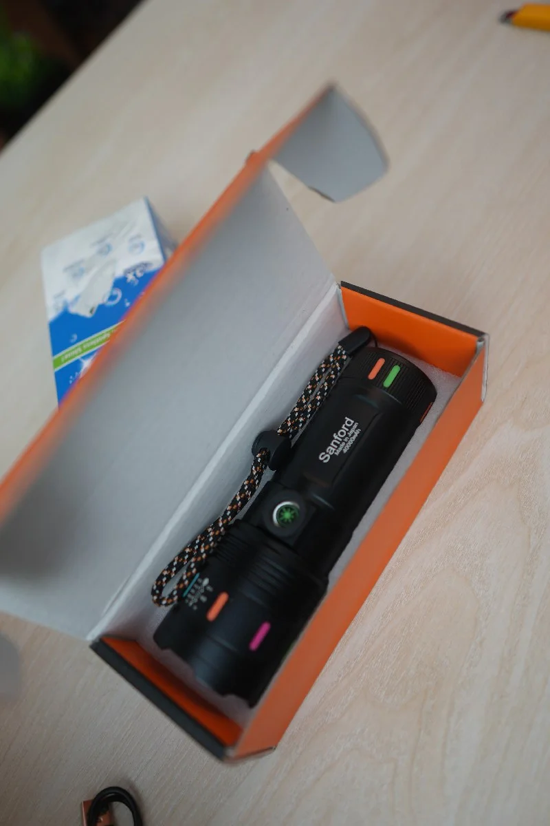 zooming flashlights image 4